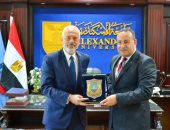 رئيس جامعة الإسكندرية يستقبل سفير اليونان بالقاهرة لبحث التعاون المشترك