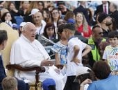 بابا الفاتيكان يحتقل بأول يوم للطفل في الاستاد الأولمبى بروما.. فيديو 