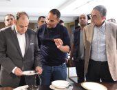 وزير الصناعة يزور مصانع الشركة المصرية الألمانية لصناعة البورسلين