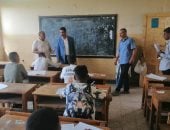 مدير تعليم دشنا بقنا يتفقد امتحانات الدبلومات الفنية بعدد من المدارس 
