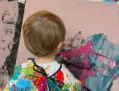 بيكاسو الصغير.. طفل ألمانى عمره عامين تحقق لوحاته الفنية مبالغ كبيرة.. صور