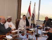 وزير قطاع الأعمال يستقبل وفد غرفة تجارة وصناعة سلطنة عمان لتعزيز التعاون