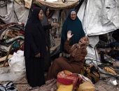 استشهاد أكثر من 200 شخص.. الفلسطينيون يتفقدون خيامهم بعد محرقة رفح