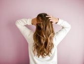 وصفات طبيعية لتقوية الشعر بخطوات بسيطة.. حافظى عليه واحميه من التقصف