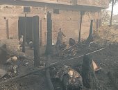 الحماية المدنية تسيطر على حريق 16 منزلا فى سوهاج بـ9 سيارات إطفاء.. فيديو