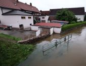 اختفاء 3 أشخاص وإغلاق السكك الحديدية إثر فيضانات فى سويسرا وبولندا.. فيديو