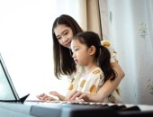 8 آلاف دولار شهريا.. "رفاق نمو الطفل" مهنة جديدة تنتشر فى أنحاء الصين