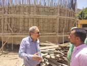 رئيس ملوى يتفقد أعمال تنفيذ محطة معالجة مياه الصرف الصحى بقرية دير أبو حنس 