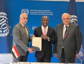 وزير العمل يُسلم منظمة العمل الدولية أوراق تصديق مصر على اتفاقية العمل البحرى