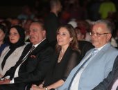 وزيرة الثقافة تكرم عددا من كبار مبدعي مصر خلال افتتاح المعرض العام