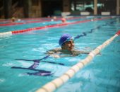 4 خطوات مهمة تمنع احمرار البشرة بعد السباحة 