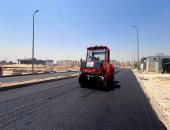 محافظ الإسماعيلية يتابع أعمال رصف الطرق بالمنطقة الحرة العامة الاستثمارية