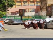 طلاب الثانوية الأزهرية يغادرون اللجان بعد امتحان مادة الحديث.. فيديو