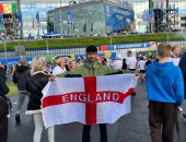 مشجعان يخوضان رحلة عبر 5 بلدان ومئات الأميال لمشاهدة مباريات إنجلترا