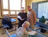 مدير أزهر الإسماعيلية يتفقد امتحانات الشهادة الثانوية شرق قناة السويس