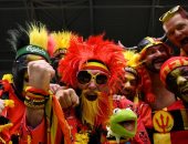 احتفالات جماهيرية جنونية بمحيط الملعب قبل قمة فرنسا ضد بلجيكا.. فيديو