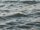 غرق فى المصيف.. انتشال جثمان شاب جرفته الأمواج بشاطئ فى البيطاش (فيديو)