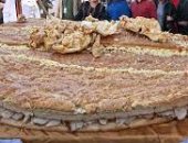 100 طباخ فى بوليفيا يشاركون فى إعداد أكبر شطيرة بالعالم.. فيديو
