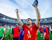 برشلونة يراقب لابورت لتعويض رحيل أراوخو إلى ليفربول