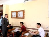 محافظ الشرقية يتفقد لجان امتحانات الثانوية العامة بمدرسة عمر الفاروق