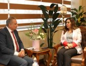 وزيرة التنمية المحلية تستعرض مع رئيس صندوق التنمية الحضرية مشروعات "سكن كل المصريين"