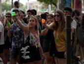 متظاهرون إسبان مناهضون للسياحة يستهدفون زوار برشلونة بمسدسات المياه