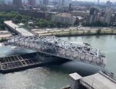 شاهد انفصال جسر برونكس المعدنى بمدينة نيويورك بسبب الحرارة الشديدة