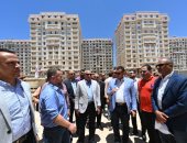 وزير الإسكان يتفقد موقف تنفيذ 3068 وحدة سكنية بالإسكندرية