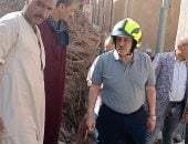 محافظ أسيوط يتفقد حادث انهيار منزل بمنفلوط وإنقاذ السكان.. صور