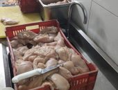 ضبط وإعدام 2.5 طن أغذية ولحوم ودواجن ومنتجات ألبان منتهية الصلاحية بدمياط