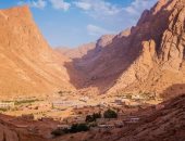 جبال سانت كاترين الشاهقة ترسم لوحات الطبيعة الساحرة فى قلب سيناء