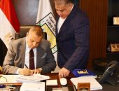 محافظ جنوب سيناء يعتمد أول شهادة نموذج 8 تصالح لمدينة طور سيناء