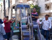 محافظ الإسكندرية يتفقد حى العجمى ويوجه برفع كفاءة النظافة بنطاق الحى