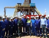 وزير البترول يتابع خطط زيادة إنتاج حقول البترول والغاز بالصحراء الغربية (صور)