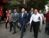محافظ القاهرة يتفقد أعمال تطوير شارعى أحمد زكى والفيوم
