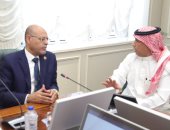 وزير العمل يستمع من شركة سعودية عن برنامج الفحص المهني للراغبين بالسفر للمملكة