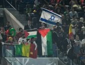 علم فلسطين يحاصر إسرائيل ضد مالى فى أولمبياد باريس 2024.. صور