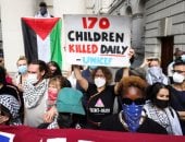 متظاهرون يغلقون مداخل وزارة الخارجية البريطانية احتجاجا على موقفها من غزة