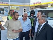 محافظ بورسعيد يتفقد أحد محطات الوقود لمتابعة انتظام العمل بعد قرار تحريك الأسعار