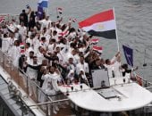 مركب بعثة مصر يصل منطقة حفل أولمبياد باريس وسط هطول الأمطار.. فيديو