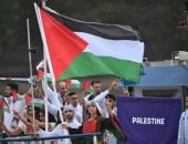 بالوشاح وعلامة النصر.. بعثة فلسطين تدخل حفل افتتاح أولمبياد باريس 2024.. فيديو