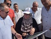 محافظ بورسعيد يتفقد أعمال تطوير وتجميل مدخل قرية الصدق بطول 150 متر.. صور