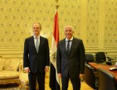 سفير بريطانيا بالقاهرة يشيد بدور مصر فى احتواء الأزمات بالمنطقة 