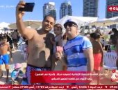زوار لـ الحياة فى العلمين: شاطئ المتحدة زى الغردقة وشرم.. ويلتقطون سلفى مع شريف مدكور