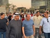 جولة على شواطئ العلمين.. المواطنون يلتقطون سيلفى مع الرئيس السيسى وبن زايد.. فيديو