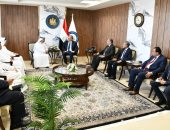 وزير البترول يعقد لقاءات مع شركاء الاستثمار في إنتاج البترول والغاز