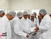 رئيس الوزراء يتفقد مصنع الشركة الأوروبية المصرية للصناعات الدوائية