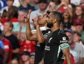 مباراة ليفربول .. محمد صلاح يداعب المدربة بعد استبداله "فيديو"