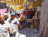 إزالة إشغالات وتعديات الباعة الجائلين على حرم الطرق بمركز أبو تيج فى أسيوط