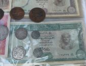 السحتوت والمليم.. هنا أقدم العملات المصرية والأجنبية بسوق الاثنين في الغربية